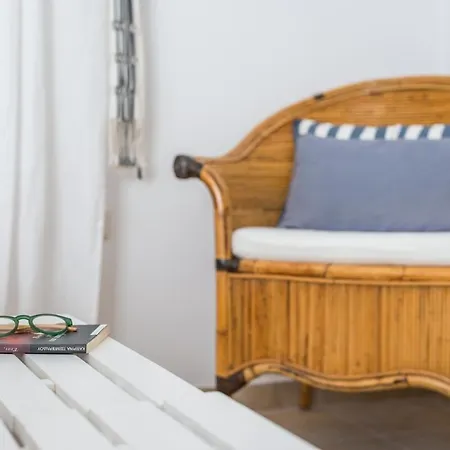 Arokaria Seafront Apartment Pollonia