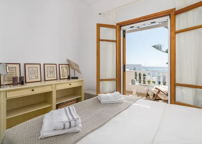 Arokaria Seafront * Pollonia