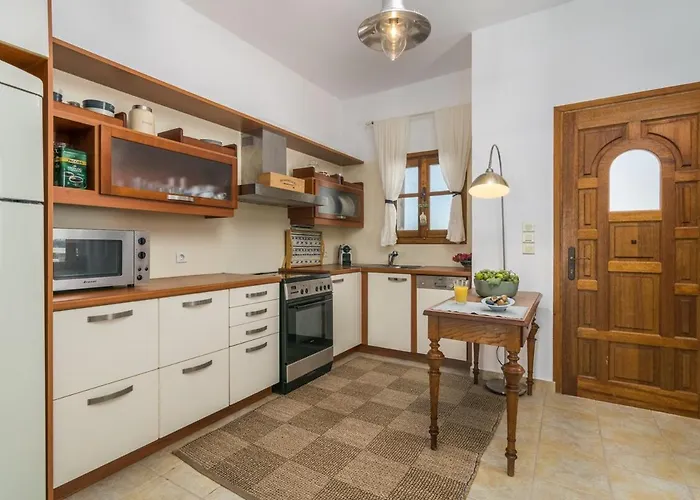 Arokaria Seafront Pollonia