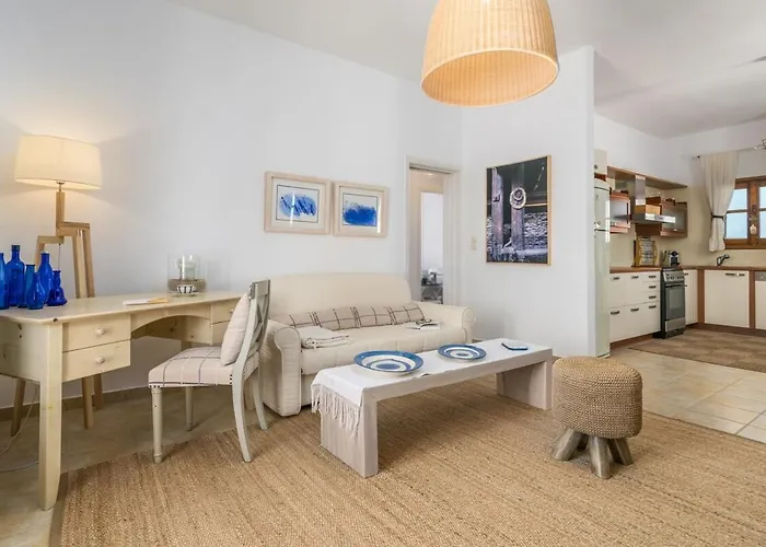 Arokaria Seafront * Pollonia